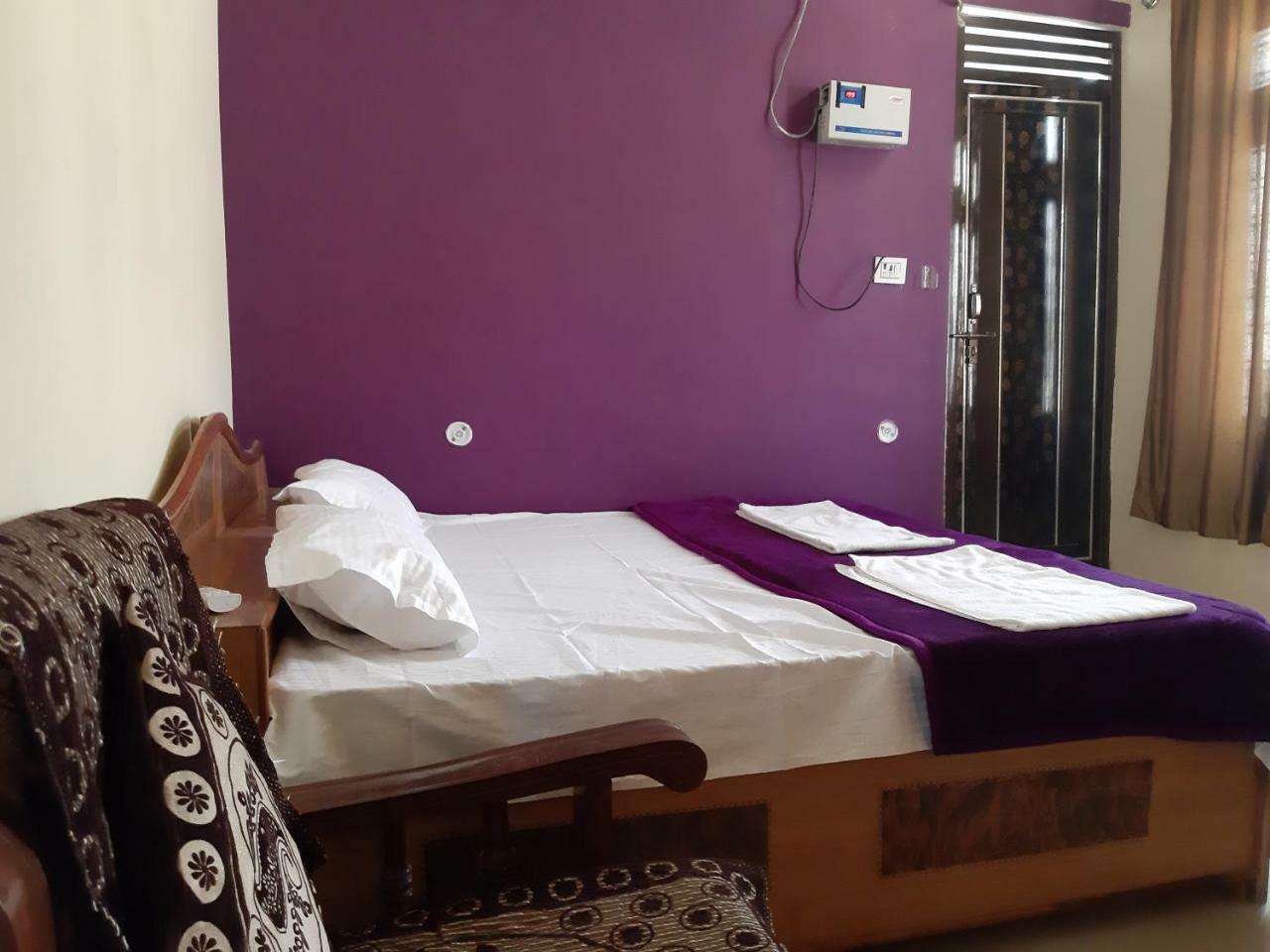 Shree Ram Homestay Орчха Экстерьер фото