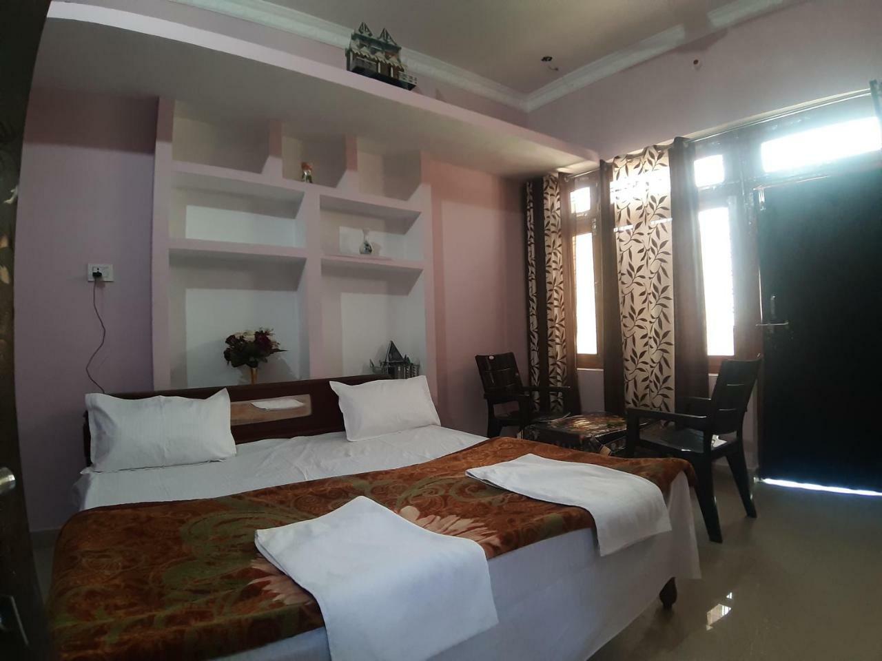 Shree Ram Homestay Орчха Экстерьер фото
