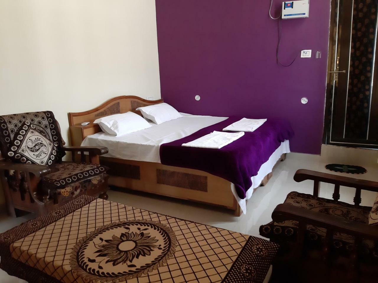 Shree Ram Homestay Орчха Экстерьер фото
