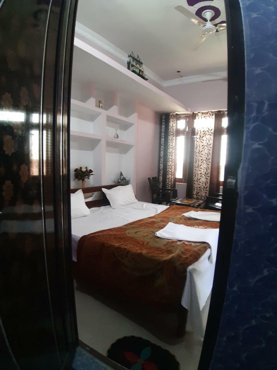 Shree Ram Homestay Орчха Экстерьер фото